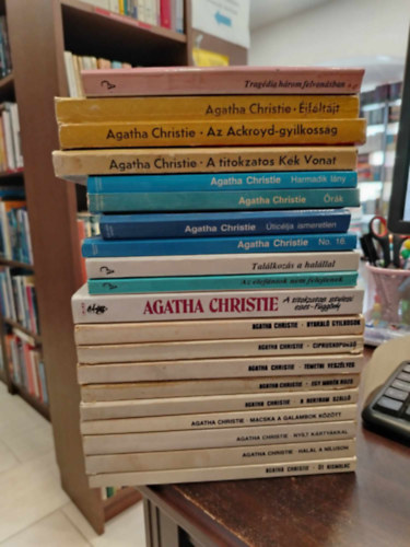 20 db-os knyvcsomag, Agatha Christie. Tragdia hrom felvonsban+jfltjt+Az Ackroyd-gyilkossg+A titokzatos kk vonat+Harmadik lny+rk+ticlja ismeretlen+No. 16+Tallkozs a halllal+