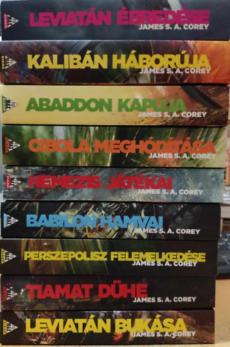 James S. A. Corey - A Térség 1-9. (Leviatán ébredése, Kalibán háborúja, Abaddon kapuja, Cibola meghódítása, Nemezis játékai, Babilon hamvai, Perszepolisz felemelkedése, Tiamat dühe, Leviatán bukása)