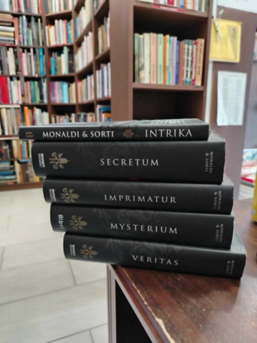 Imprimatur sorozat 1-4+4.5 Imprimatur+Secretum+Veritas+Mysterium+Intrika