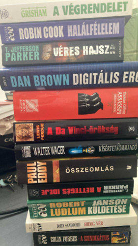 Robin Cook, Dan Brown, John Sandford John Grisham - 12 db krimi ktet