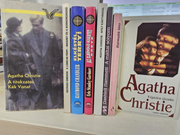 Georges Simenon, Raymond Chandler, Erle Stanley Gardner, Dashiell Hammett Agatha Christie - 8db krimi, K�NYVMENT� AJ�NLAT: A titokzatos k�k vonat+ A londoni f�rfi- Maigret �s a borkeresked�+ Elk�st�l Terry+ Az elb�v�l� k�s�rtet esete+ Ny�lt k�rty�kkal+ A m�ltai s�lyom+ Harmadik l�ny+ V�gtelen �jszaka