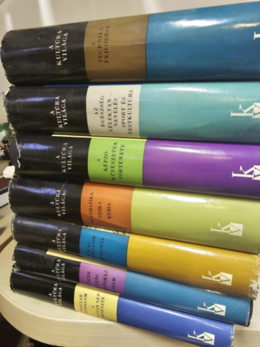 Béla Köpeczi Lukács Ernőné - A kultúra világa 7db: Magyar irodalom, A magyar nép története/ A zene, a tánc, a színház, a film/ Világirodalom, filozófia / Matematika, fizika, kémia/ A képzőművészetek története/ Az egészség, Lélektan -nevelés, Sport és testku
