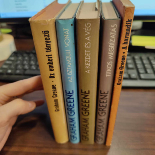 Graham Greene - 5db Graham Greene, K�NYVMENT� AJ�NLAT: Az emberi t�nyez� + Az isztanbuli vonat + A kezdet �s a v�g + Titkos megb�zat�s + A harmadik