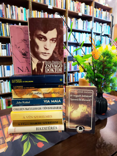 A. J. Cronin, szerk. Herczeg Gyula, Colleen McCullough, John Knittel, Joyce Carol Oates, Emil Zola, Borisz Paszternak, Francoise Sagan Thomas Hardy - Világirodalom könyvcsomag 10 darabos KÖNYVMENTŐ AJÁNLAT: Hazatérés, Három szerelem, A vén szerelmes (Régi olasz komédiák), Tövismadarak, Via Mala, Tégy velem, amit akarsz, Ezt látják a csillagok I-II., Nana, Zsivago doktor