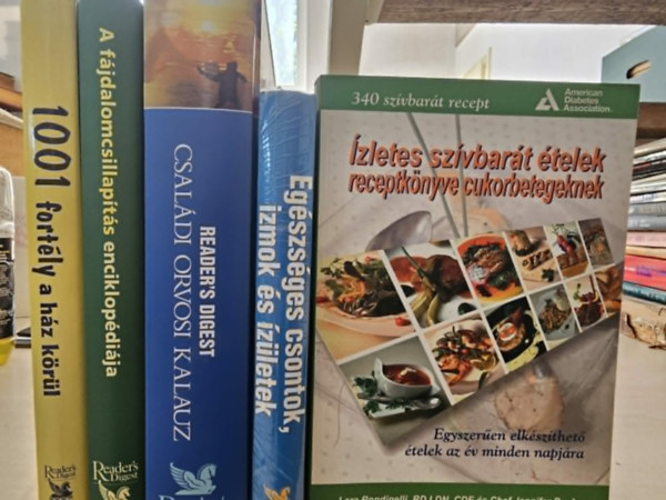 Reader's Digest Association - 5db album: 1001 fortély a ház körül+ A fájdalomcsillapítás enciklopédiája+ Családi orvosi kalauz+ Egészséges csontok, izmok és izületek+ Ízletes szívbarát ételek
