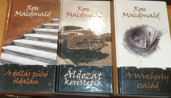 Ross MacDonald - 3 db Ross Macdonald: Áldozat kerestetik + A dollár túlsó oldalán + A Wycherly család