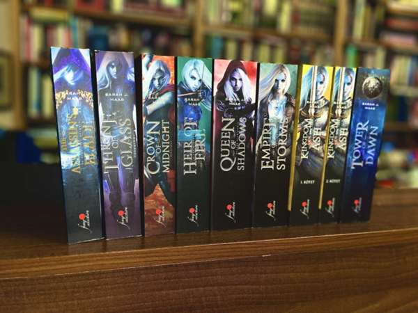 Sarah J. Maas - Üvegtrón sorozat 1-7.:Throne of Glass + - Éjkorona + Heir of Fire - A tűz örököse + Queen of Shadows - Árnyak királynője + Empire of Storms - Viharok birodalma + Tower of Dawn - A hajnal tornya + Kingdom of Ash - Felperzsel