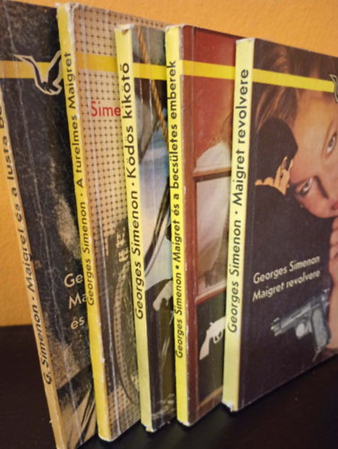 Georges Simenon - 5 db. Georges Simenon könyv - Maigret és a lusta betörő, A türelmes Maigret, Ködös kikötő, Maigret és a becsületes emberek, Maigret revolvere