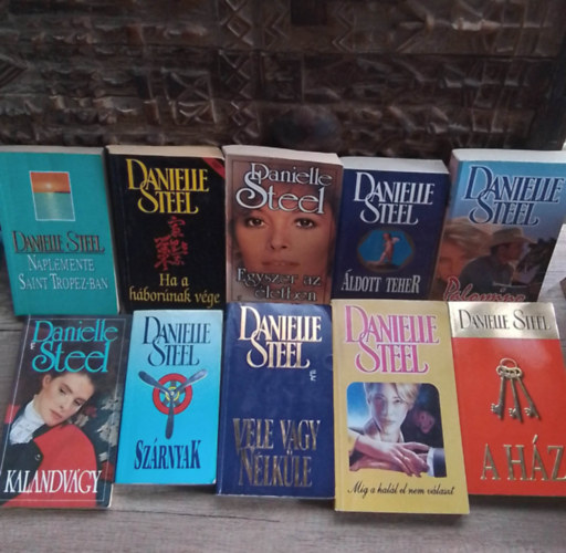 Danielle Steel - Danielle Steel knyvcsomag (10db) Naplement Saint Tropez-ban, Ha a hbornak vge, Egyszer az letben, ldott teher, Palomino, Vele vagy nlkle, Szrnyak, Kalandvgy, Mg a hall el nem vlaszt, A hz