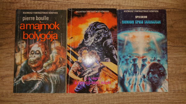 Alan Dean Foster, Steven Spielberg Pierre Boulle - 3 klasszikus sci-fi: A bolygó neve: Halál, A majmok bolygója, Harmadik típusú találkozások