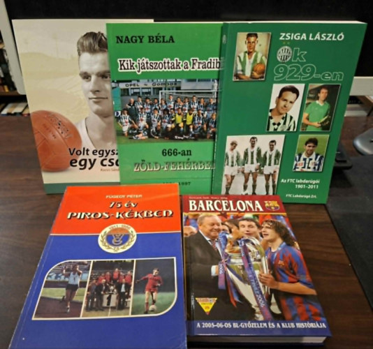 Kormanik Zsolt, Moncz Attila, Fügedy Péter, Zsiga László, Nagy Béla - 5 db labdarúgással kapcsolatos kötet, KÖNYVMENTŐ AJÁNLAT: Bacelona, 75 év piros-kékben, Ők 929-en - Az FTC labdarúgói 1901-2011, Volt egyszer egy csatár - Kocsis Sándor emlékkönyv, Kik játszottak a Fradiban?