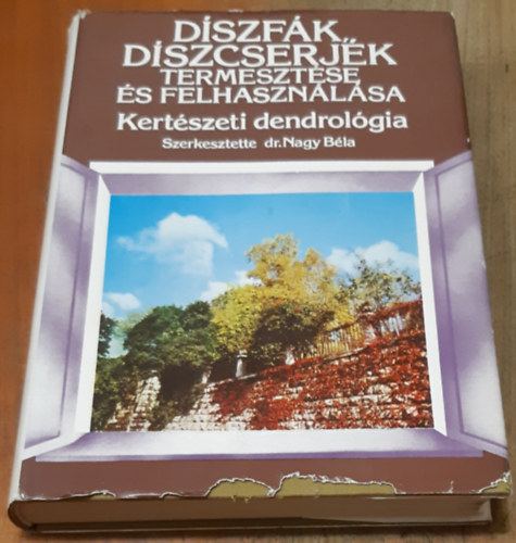 Szerző Dr. Nagy Béla Dr. Farkas Károly Sipos Elek Dr. Schmidt Gábor - Díszfák, díszcserjék termesztése és felhasználása - Kertészeti dendrológia (300 ábrával)