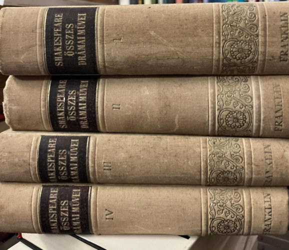 William Shakespeare - Shakespeare �sszes dr�mai m�vei I-IV.