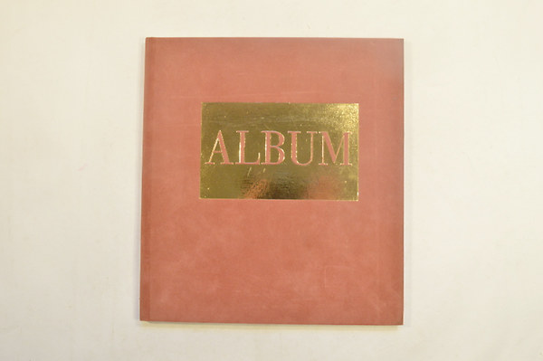 Deim Pál - Album. Deim Pál Képeslap- Montázsai. Magyar-Angol-Német-Francia Nyelven a kísérő, ismertető szöveg.Számozott /800. Deim Pál aláírásával.