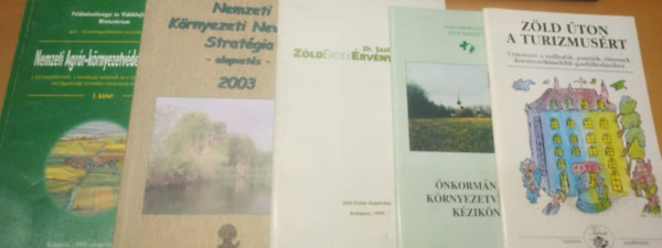 Dr. Szalóki Gyula szerk., Dr. Torgyán József Zobor Attila - Zöld úton a turizmusért + Önkormányzati környezetvédelmi kézikönyv + Zöldérdekérvényesítés + Nemzeti Környezeti Nevelési Stratégia 2003 + Nemzeti Agrár-környezetvédelmi Program I. kötet (5 kiadvány)