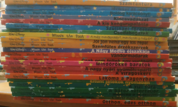 Walt Disney - 23 db Micimack� k�nyvklub: Sz�mtant�ra; Otthon, �des otthon; Csacsi napi buli; Malacka a fa tetej�n; A b�tor s�tort�bor; A v�zi t�ra; Elt�nt j�t�kok nyom�ban; Lakoma a Pagonyban; A vir�goskert; A nagy ny�ri gy�m�lcsparti; Mind�r�