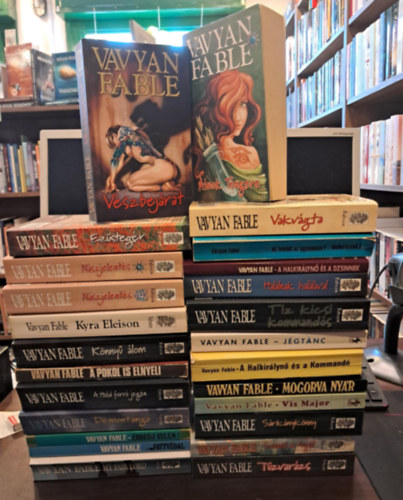 Vavyen Fable - 24 db-os Vavyan Fable KNYVMENT AJNLAT: lmok tengere, Vszbejrat, Ezstegr, Nszjelents 1-2., Kyra Eleison, Knny lom, A pokol is elnyeli,