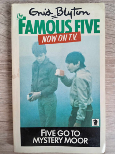 Enid Bylton - The Famous Five - Five Go to Mystery Moor