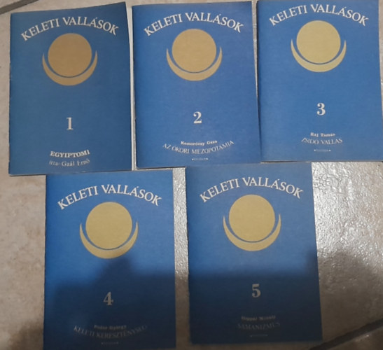 Ga�l Ern�, Raj Tam�s, Fodor Gy�rgy, Komor�czy G�za Hopp�l Mih�ly - 5 db keleti vall�sok (1-5.) f�zet: 1. Egyiptomi, 2. Az �kori Mezopot�mia, 3. Zsid� vall�s, 4. Keleti kereszt�nys�g, 5. S�m�nizmus