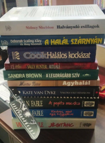 Sidney Sheldon, Robin Cook Vavyan Fable - 10 db-os KNYVMENT AJNLAT, krimi: Jgtnc+Kedves, mint egy kjgyilkos+A pepita macska+Valra vlt rmlom+Agyhall+A legdrgbb szv+Ritul+Hallos kockzat+A hall szrnyn+Halvnyul csillagok