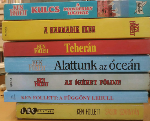 Ken Follett - 7 db Ken Follett: Kulcs a Manderley házhoz; A harmadik iker; Teherán; Alattunk az óceán; Az ígéret földje; A függöny lehull; Sasok szárnyán