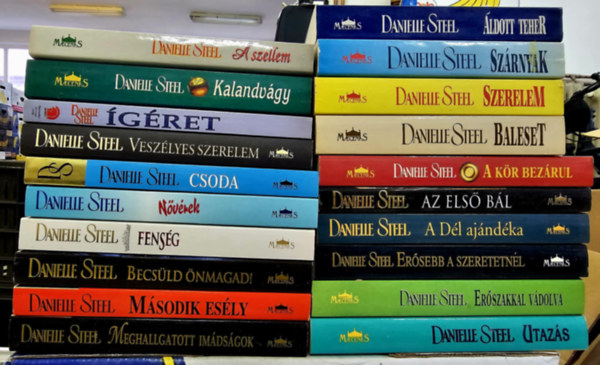 Danielle Steel - 20db Steel ktet, KNYVMENT AJNLAT: A szellem+ Kalandvgy+ gret+ Veszlyes szerelem+ Csoda+ Nvrek+ Fensg+ Becsld nmagad+ Msodik esly+ Meghallgatott imdsgok+ ldott teher+ Szrnyak+ Szerelem+ Baleset+ A kr bezrul+ A