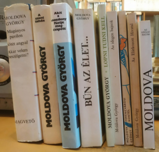 Moldova Gy�rgy - 9 db Moldova: A szent teh�n; Akit a mozdony f�stje megcsapott; B�n az �let...; Mag�nyos pavilon/S�t�t angyal/Akarsz velem besz�lgetni?; Az idegen bajnok; Ferencv�rosi kokt�l; Az El�tkozott Hivatal; Az utols� hat�r; Lopni tudni kell