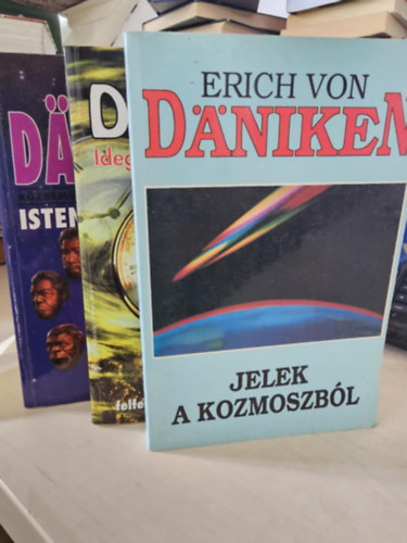 Erich Von Daniken - 3db Däniken kötet: Istenek nyomai+ Idegenek a világűrből+ Jelek a kozmoszból