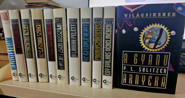 Steve Alten, Phillip Margolin, Lindsey David, Robert Dugoni, John J. Nance, James Grippando, Paul Carson, Stephen Horn, Paul-Loup Sulitzer, Világsikerek sorozat Dick Francis - 11 db krimi, KÖNYVMENTŐ AJÁNLAT: Veszélyes futam, A lázadó Góliát, Kockázatos üzlet, Az éjszaka színei, Az igazság bajnoka, A halott zseni bosszúja, A lángok felett, Az éj leple alatt, Fogolyszöktetés, Egy gyilkos védelmében, A gy