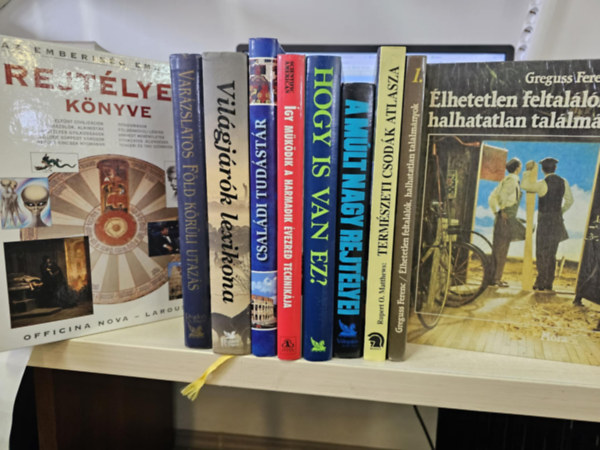 Rupert O. Matthews, Greguss Ferenc, stb. Reader's Digest Kiad� Kft. - 10db album, K�NYVMENT� AJ�NLAT: Rejt�lyek k�nyve+ Var�zslatos F�ld k�r�li utaz�s+ Vil�gj�r�k lexikona+ Csal�di tud�st�r+ �gy m�k�dik a harmadik �vezred technik�ja+ Hogy is van ez?+ A m�lt nagy rejt�lyei+ Term�szeti csod�k atl