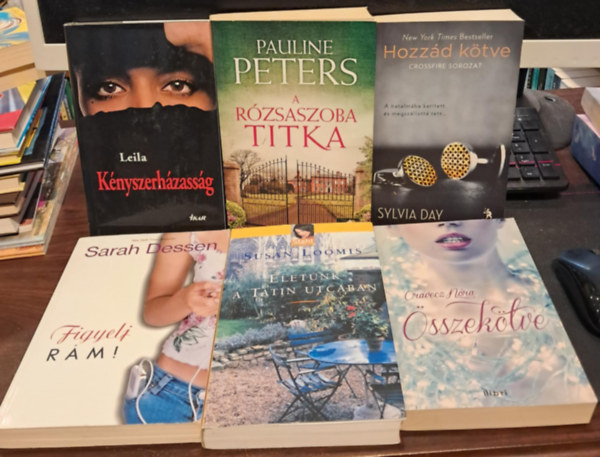Susan Loomis, Oravecz Nóra, Sylvia Day, Pauline Peters, Leila Sarah Dessen - 6 db-os romantikus KÖNYVMENTŐ AJÁNLAT: Figyelj rám!+ Életünk a Tatin utcában +Összekötve +Hozzád kötve +A rózsaszoba titka +Kényszerházasság