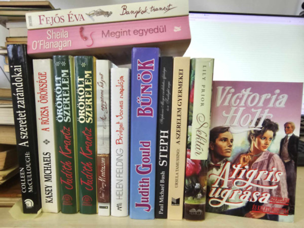 Kasey Michaels, Judith Krantz, Jean-Pierre Montcassen, Helen Fielding, Judith Gould, Paul Michael Bush, Ursula Tamussino, Lily Prior, Victoria Holt, Fejs va, Sheila O'Flanagan Colleen  McCullough - 12db-os KNYVMENT AJNLAT, romantika: A szeretet zarndokai+ A rzsa rksge+ rklt szerelem I-II.+ Az egyiptomi kjn+ Bridget Jones naplja+ Bnk+ Steph+ A szerelem gyermekei+ Nektr+ A tigris ugrsa+ Bangkok tranzit+ Megint