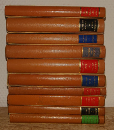 Kurt Tucholsky, Olbracht, Stendhal, Virginia Woolf, Solohov, Flaubert, Armando Ferrer Castro, Henry James Heinrich Mann - 10 kötet a Helikon Kiskönyvtárból (bőrkötésben, számozva, papírtokban): A Gripsholmmi kastély, Átok völgye, Emberi sors, Három mese, A csavar fordul egyet, Ronda tanár úr, Mrs. Dalloway, Armance, Vándocirkusz