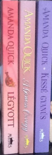 Amanda Quick - 3 db Amanda Quick könyv: Légyott + A gonosz Özvegy + Kissé gyanús