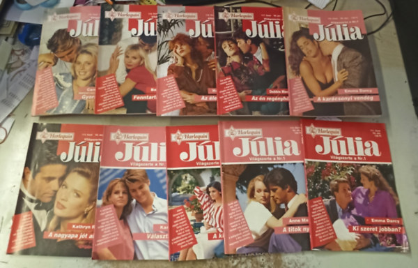 Anne Mather, Kay Gregory, Karen Leabo, Tbb szerz Emma Darcy - 10 Jlia magazin (111-120) lapszmig: Ki szeret jobban? +A titok nyitja +A kitarts jutalma +Vlaszts eltt +A nagyapa jt akar +A karcsonyi vendg +Az n regnyhsm +Az let iskolja +Fenntarts nlkl +Gyorsposta