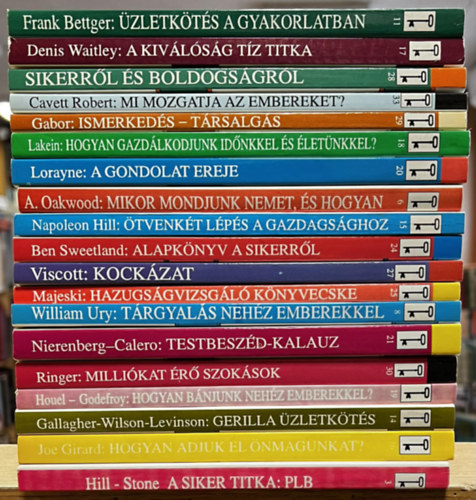 Denis Waitley, Cavett Robert, Don Gabor, Alan Lakein, Harry Lorayne, Alexander Oakwood, Napoleon Hill, Ben Sweetland, David Viscott, William J. Majeski �s Ralph Butler, William Ury, Ge Frank Bettger - 19 db Kulcs k�nyv: �zletk�t�s a gyakorlatban, A kiv�l�s�g t�z titka, Sikerr�l �s boldogs�gr�l, Mi mozgatja az embereket?, Ismerked�s - t�rsalg�s, Hogyan gazd�lkodjunk id�nkkel �s �let�nkkel?, A gondolat ereje, avagy a Lorayne-f�l