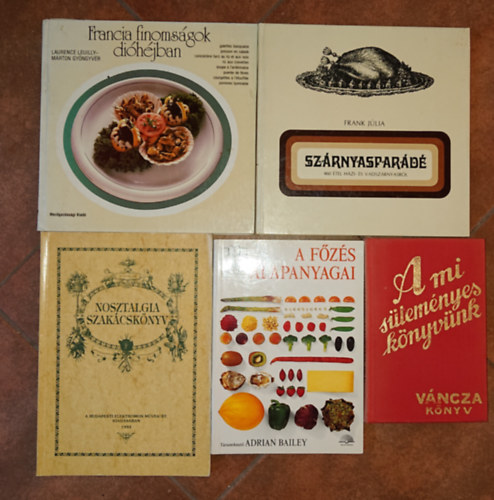 Frank J�lia - 5 k�nyv a klasszikus garsztron�mi�r�l: A f�z�s alapanyagai, Nosztalgia szak�csk�nyv, Sz�rnyaspar�d�, Francia finoms�gok di�h�jban, A mi s�tem�nyesk�nyv�nk