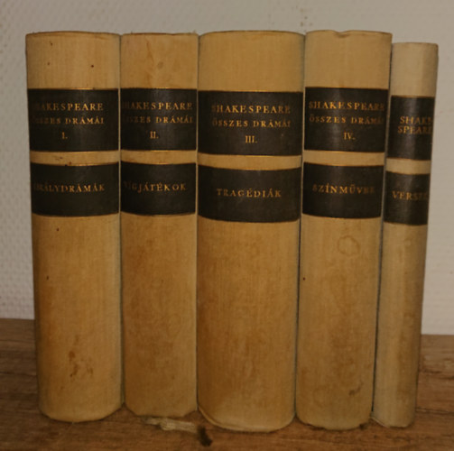William Shakespeare - 5 kötet William Shakespeare-től: Királydrámák, Vígjátékok, Tragédiák, Színművek, Versek