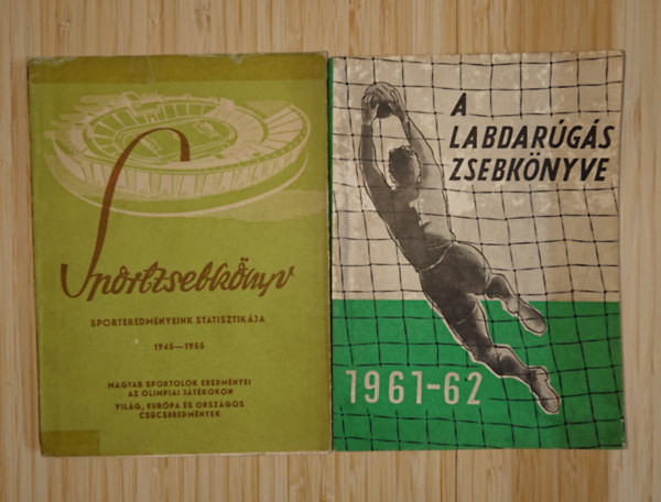 2 sportzsebk�nyv: Sportzsebk�nyv 1945-1955, A labdar�g�s zsebk�nyve 1961-62