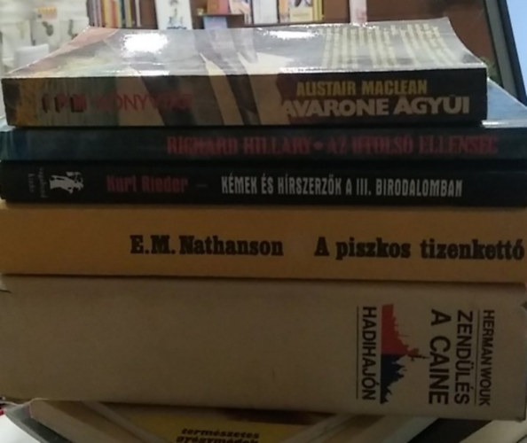 Richard Hillary, Kurt Rieder, Alistar MacLean, Herman Wouk E. M. Nathanson - 5 db-os K�NYVMENT� AJ�NLAT, h�bor�s: Zend�l�s a Caine hadihaj�n+ A piszkos tizenkett�+ Az utols� ellens�g+ K�mek �s h�rszerz�k a III. Birodalomban+ Navarone �gy�i