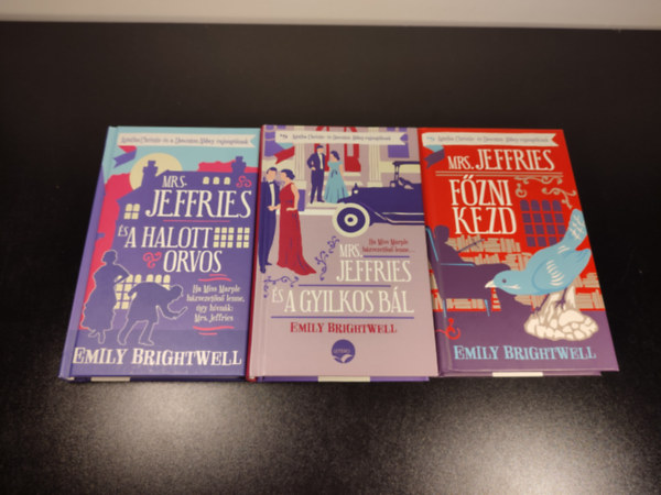 Emily Brightwell - Mrs. Jeffries k�nyvcsomag (Mrs. Jeffries �s a halott orvos, Mrs. Jeffries �s a gyilkos b�l, Mrs. Jeffries f�zni kezd)