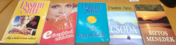 Danielle Steel - 5 db Danielle Steel: Biztos menedk + Csoda + Erszakkal vdolva + Mg a hall el nem vlaszt + Vele vagy nlkle