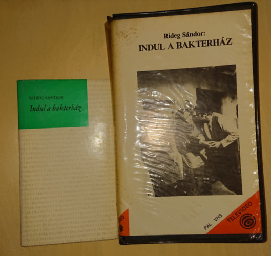 Rideg S�ndor - Rideg S�ndor kultuszreg�nye, az Indul a bakterh�z aj�nd�k VHS kazett�val