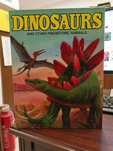 Glynis Langley - Dinosaurs and other prehistoric animals