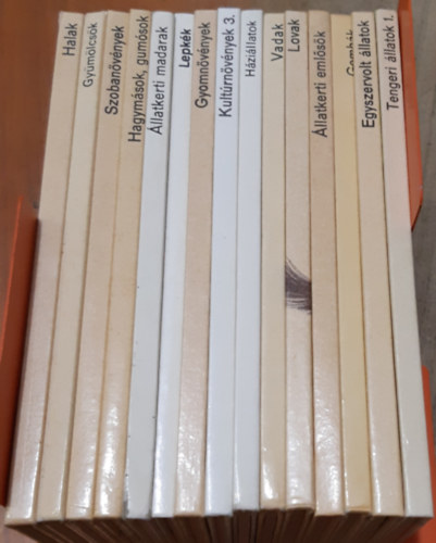 B�v�rzsebk�nyv: Halak + Gy�m�lcs�k + Szoban�v�nyek + Hagym�sok, gum�sok + �llatkerti madarak + Lepk�k + Gyomn�v�nyek + Kult�rn�v�nyek 3 + H�zi�llatok + Vadak + Lovak + �llatkerti eml�s�k + Gomb�k + Egyszervolt �llatok + Tenger