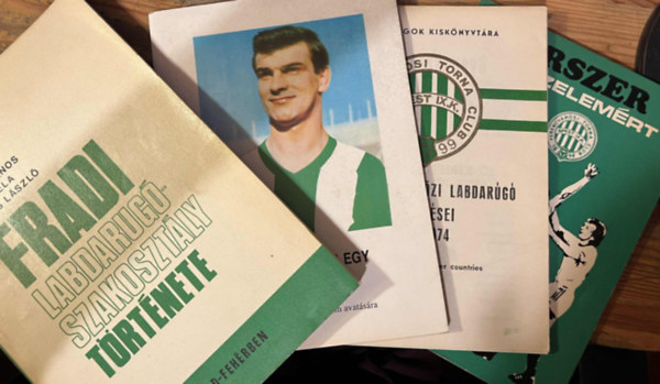 4 db FRADI-s k�nyv