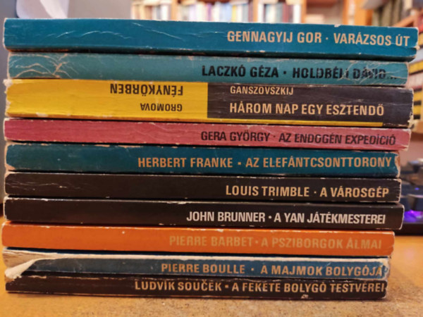 Gennagyij Gor, Gera Gyrgy, Ludvik Soucek, John Brunner, Pierre Barbet, Herbert Franke, Pierre Boulle, Laczk Gza, Louis Trimble, Ganszovszkij, Gromova - 10 db sci-fi: A fekete bolyg testvrei; A majmok bolygja; A psziborgok lmai; A Yan jtkmesterei; A vrosgp; Az elefntcsonttorony; Az edogn expedci; Fnykrben/Hrom nap egy esztend; Holdbeli Dvid csodlatos tapasztalatai
