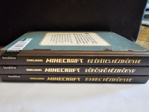 Minecraft k�nyvcsomag (3 darab k�nyv) / A harc k�zik�nyve, Az �p�t�s k�zik�nyve, V�r�sk� k�zik�nyv