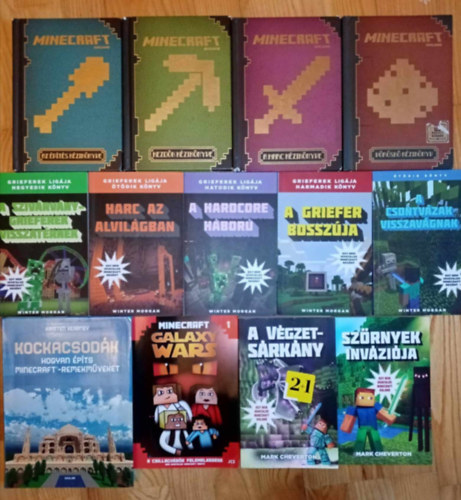 Winter Morgan, MOJANG, Kristen Kearney Mark Cheverton - Minecraft knyvcsomag (13 ktet)  Szrnyek invzija / A vgzetsrkny / A csillagvdk felemelkedse / A szivrvny grieferek visszatrnek / Harc az alvilgban / A hardcore hbor / A grifer bosszja / A csontvzak visszavgnak /