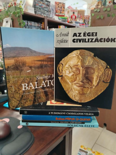 Peter Warren Szelényi Károly Jack Meadows Balázs Dénes Pethő Bertalan Peter J. Smith - KÖNYVMENTŐ AJÁNLAT, 6 DB. Albumok. Az égei civilizációk, Balaton, A tudomány csodálatos világa, Pápua Új-Guinea, Balaton - Szép kilátó, Földünk élete